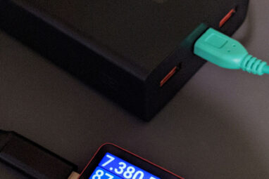 Hölmer NRG-01 Rabbit - Заряджання через Micro-USB: режим 12 В, 1,5 А, Залита енергія: 87,96 Вт·год